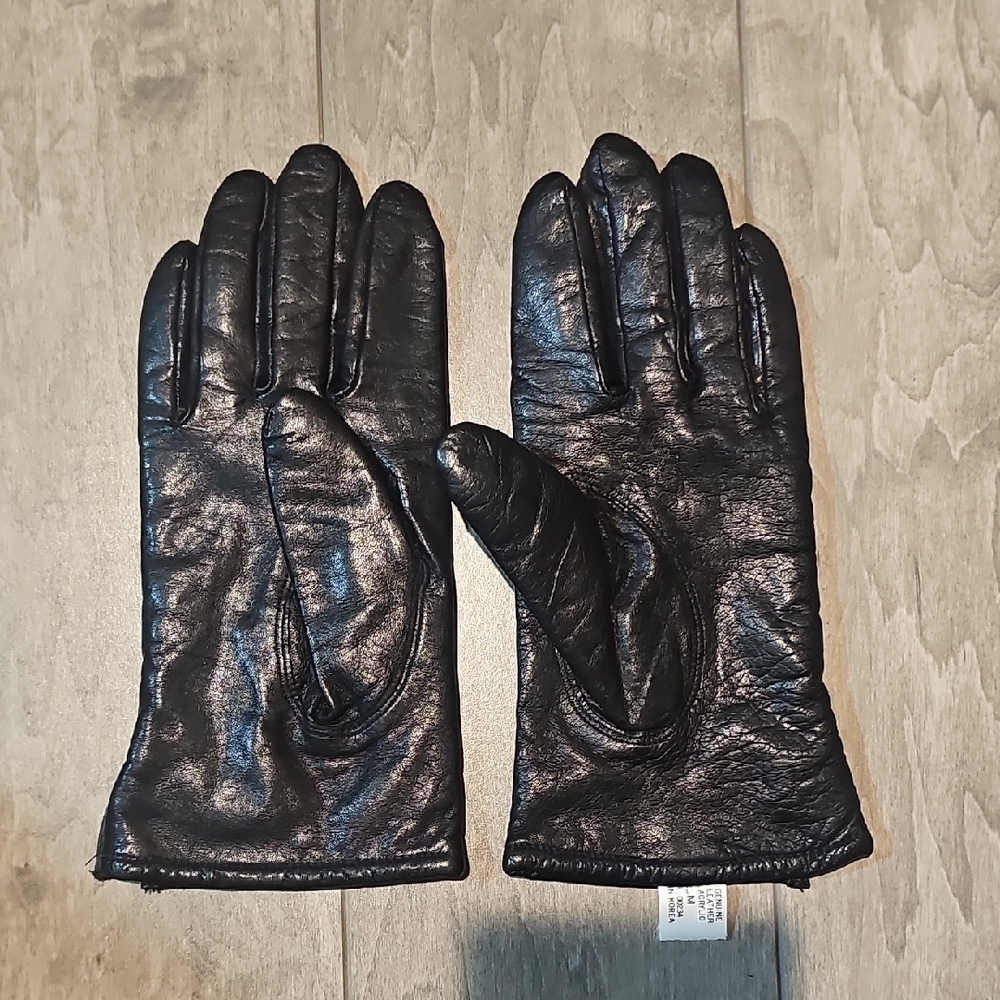 Elegant Black Leather Gloves